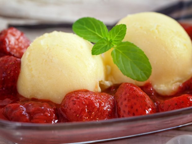 Creamy frozen yoghurt