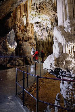 Пещера Постойна 